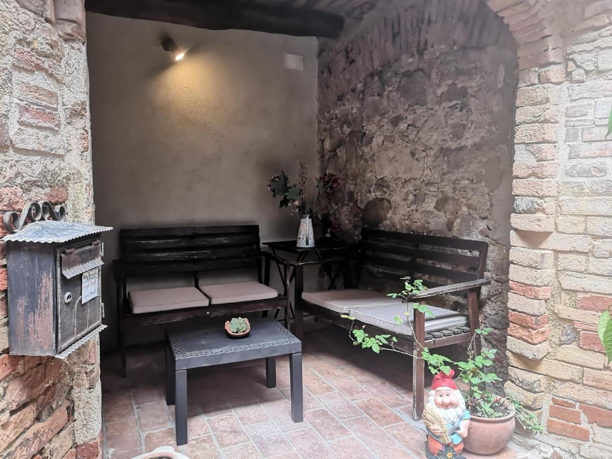 Antico Borgo Di Torri Bed & Breakfast Sovicille Bagian luar foto