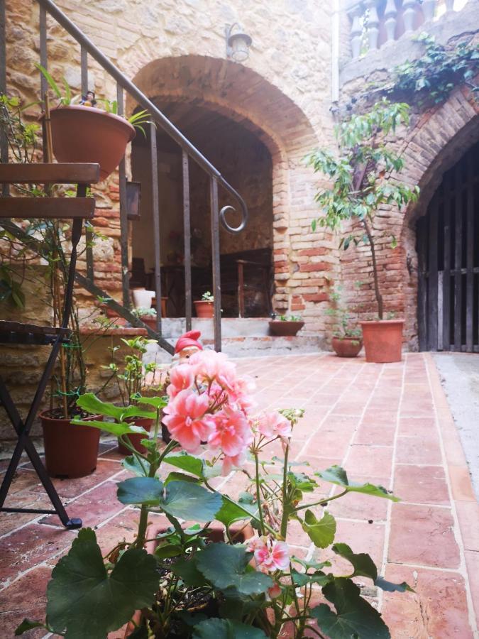 Antico Borgo Di Torri Bed & Breakfast Sovicille Bagian luar foto