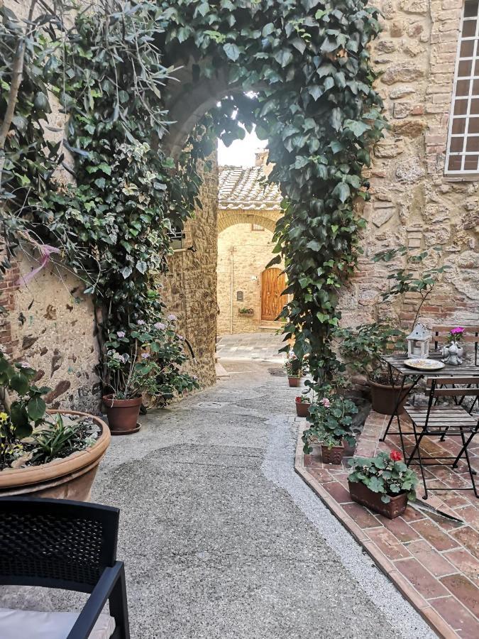 Antico Borgo Di Torri Bed & Breakfast Sovicille Bagian luar foto