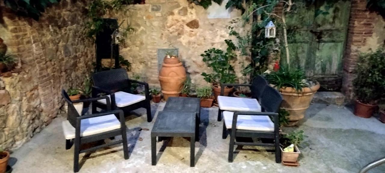 Antico Borgo Di Torri Bed & Breakfast Sovicille Bagian luar foto